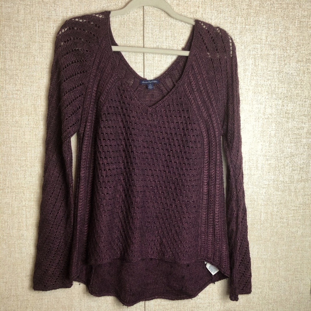 American Eagle V-Neck Maroon Waffle Knit Sweater. Size Large.